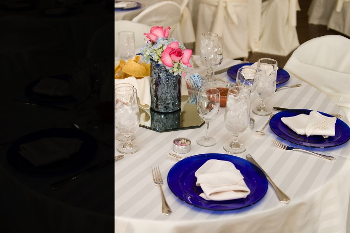 A table set for a party

Description automatically generated