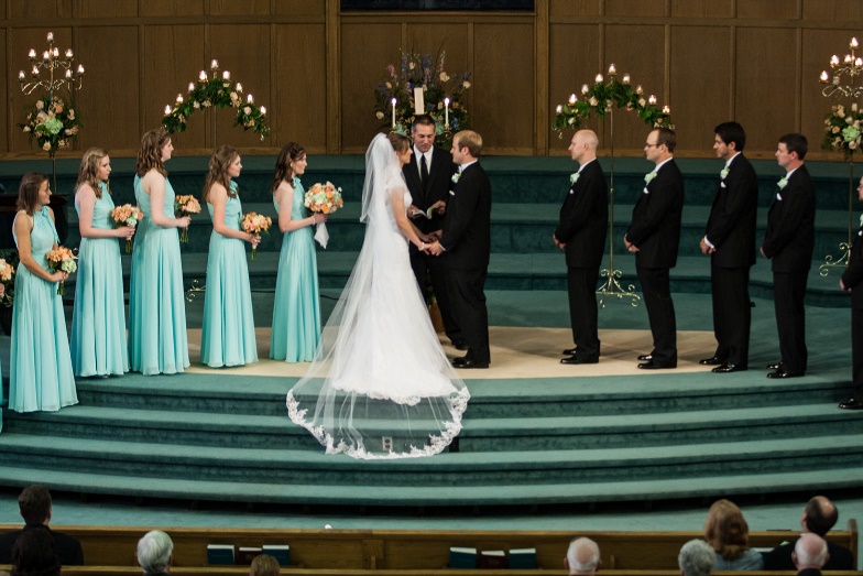 A bride and groom on a wedding ceremony

Description automatically generated